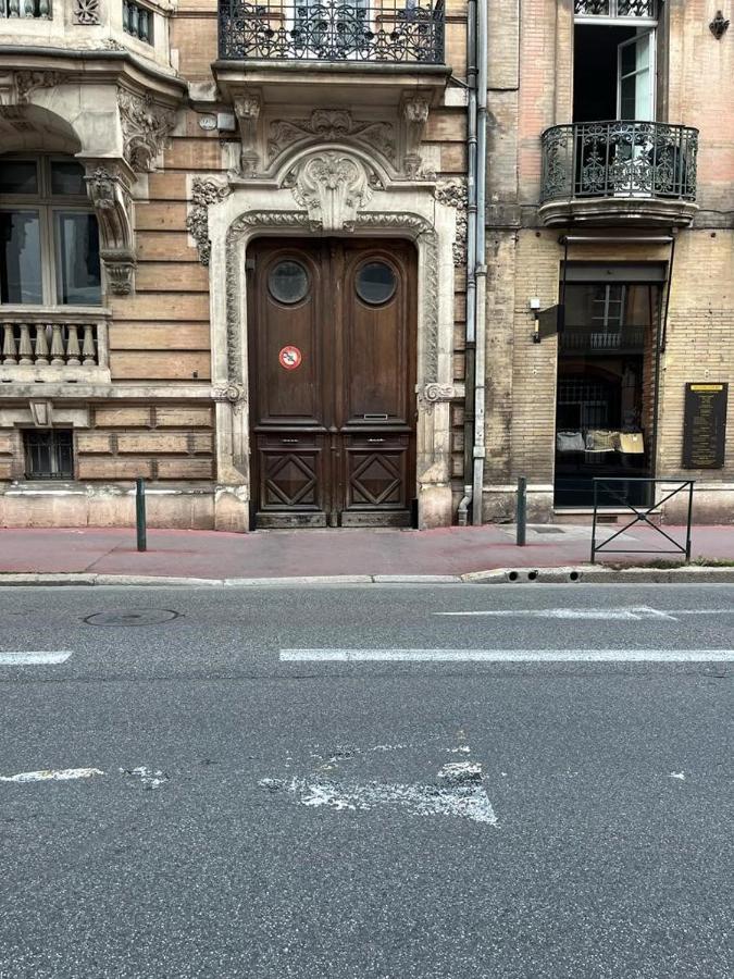 Toulouse - Alsace Lorraine - Languedoc-Place Du Salin-Museum Histoire Naturelle- Jardin Des Plantes-Musee Augustins- Palais De Justice Station Metro Carmes Ligne B Bagian luar foto