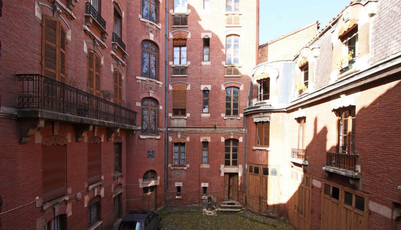 Toulouse - Alsace Lorraine - Languedoc-Place Du Salin-Museum Histoire Naturelle- Jardin Des Plantes-Musee Augustins- Palais De Justice Station Metro Carmes Ligne B Bagian luar foto